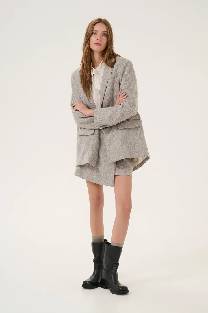 MY ESSENTIAL WARDROBE BLAZER EMMY