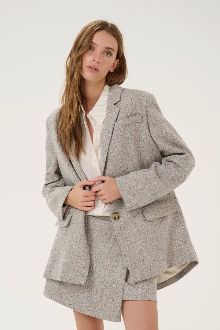 MY ESSENTIAL WARDROBE BLAZER EMMY