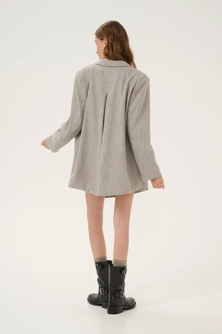 MY ESSENTIAL WARDROBE BLAZER EMMY