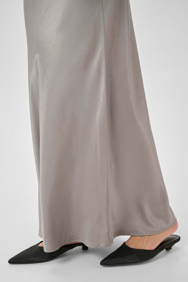 MY ESSENTIAL WARDROBE ROCK ESTELLE