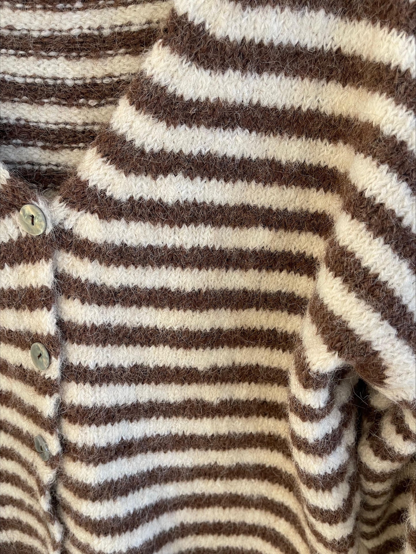 gestreifte Strickjacke