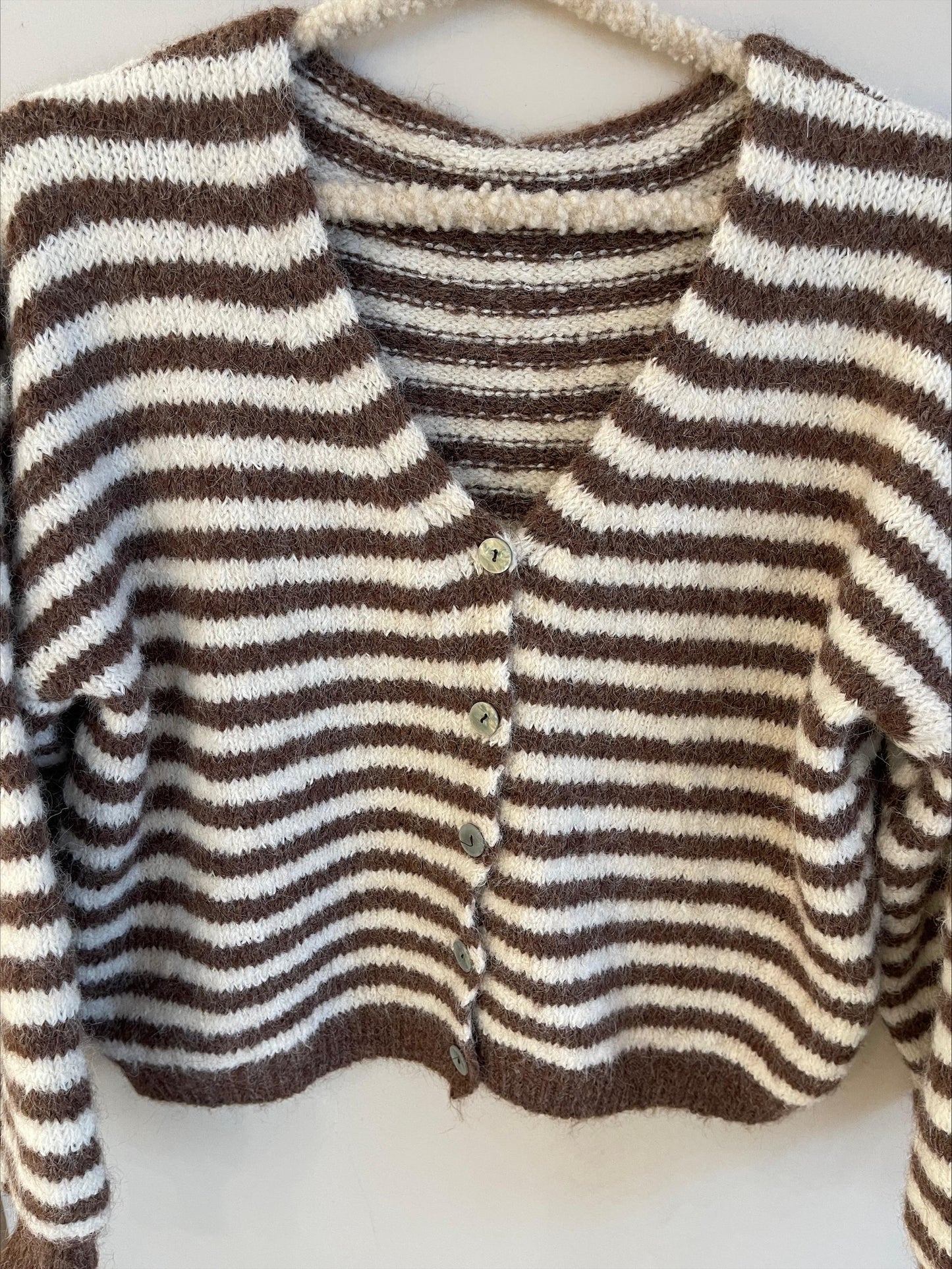gestreifte Strickjacke
