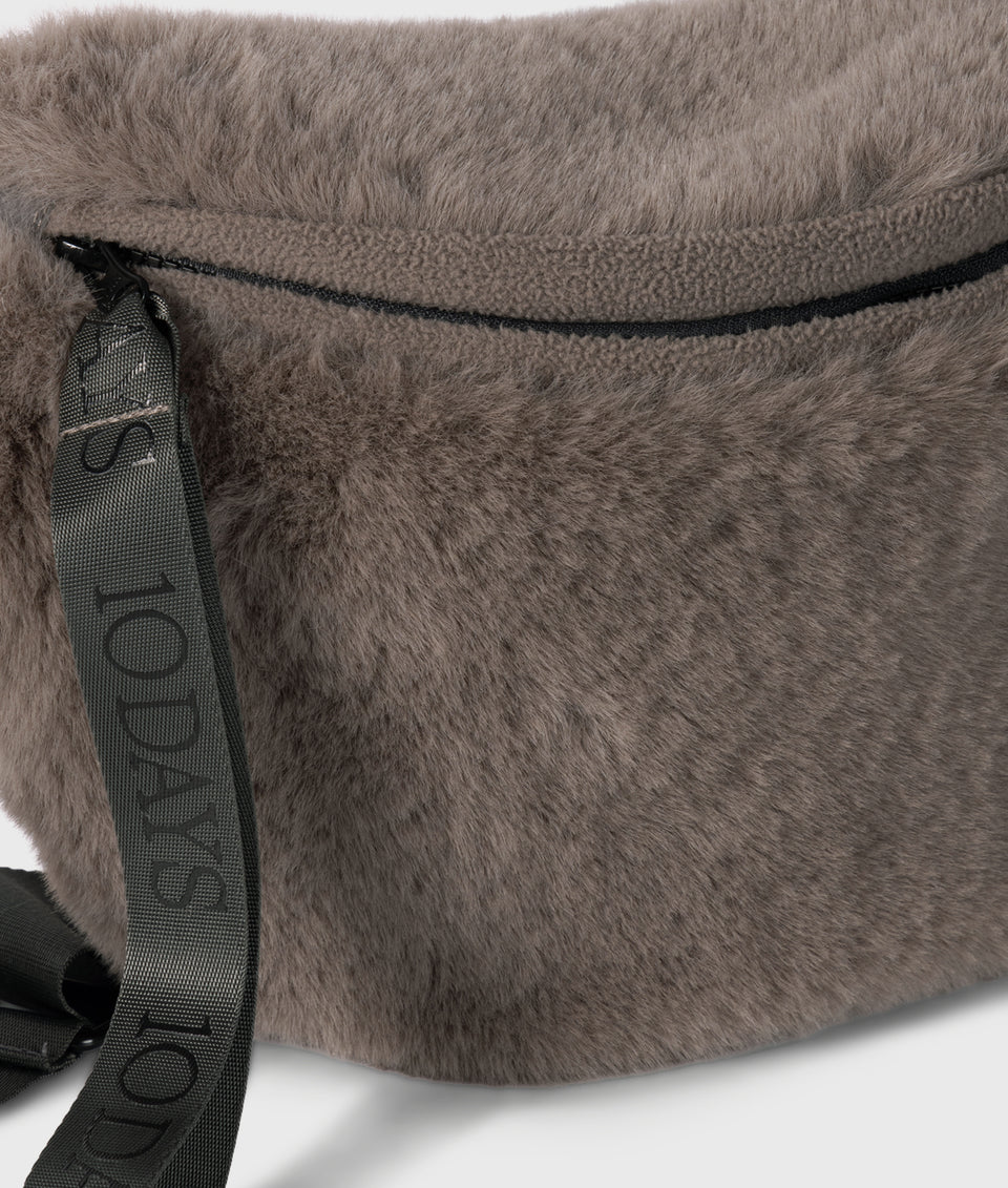 10DAYS FLUFFY FANNY PACK