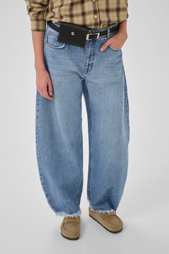 MY ESSENTIAL WARDROBE JEANS LUCY