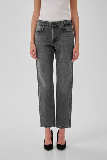 MY ESSENTIAL WARDROBE JEANS THE MOMMY