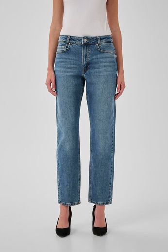 MY ESSENTIAL WARDROBE JEANS THE MOMMY