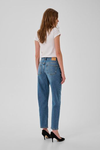 MY ESSENTIAL WARDROBE JEANS THE MOMMY