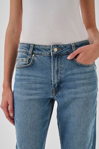 MY ESSENTIAL WARDROBE JEANS THE MOMMY