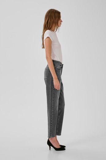 MY ESSENTIAL WARDROBE JEANS THE MOMMY