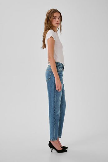 MY ESSENTIAL WARDROBE JEANS THE MOMMY