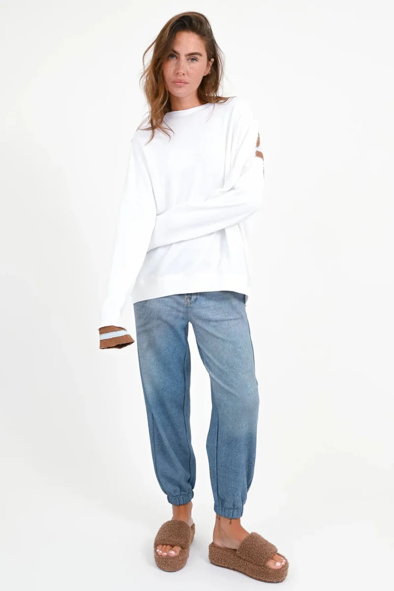 LOVE JOY VICTORY SWEATSHIRT MOA